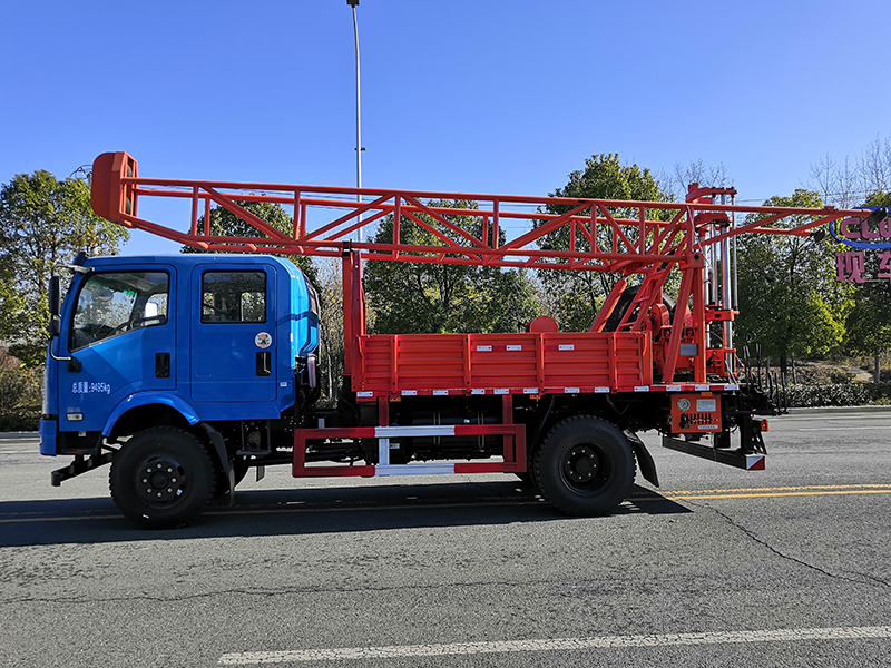 東風(fēng)華神雙排5型汽車鉆機(jī)