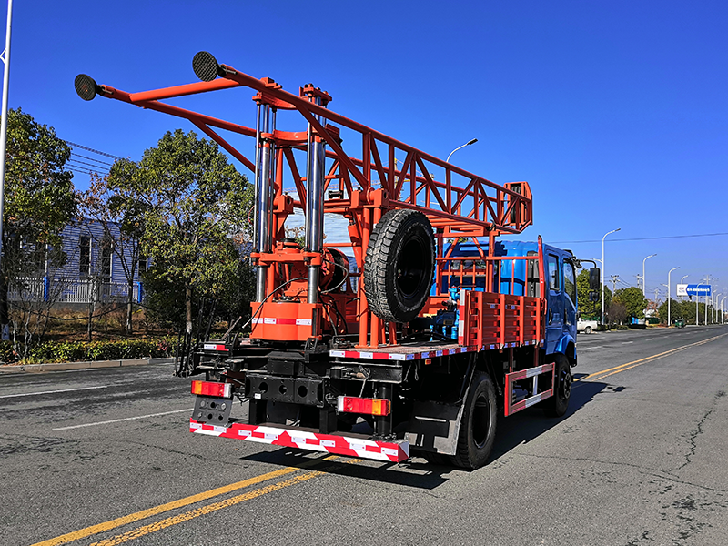 東風(fēng)華神雙排5型汽車鉆機(jī)