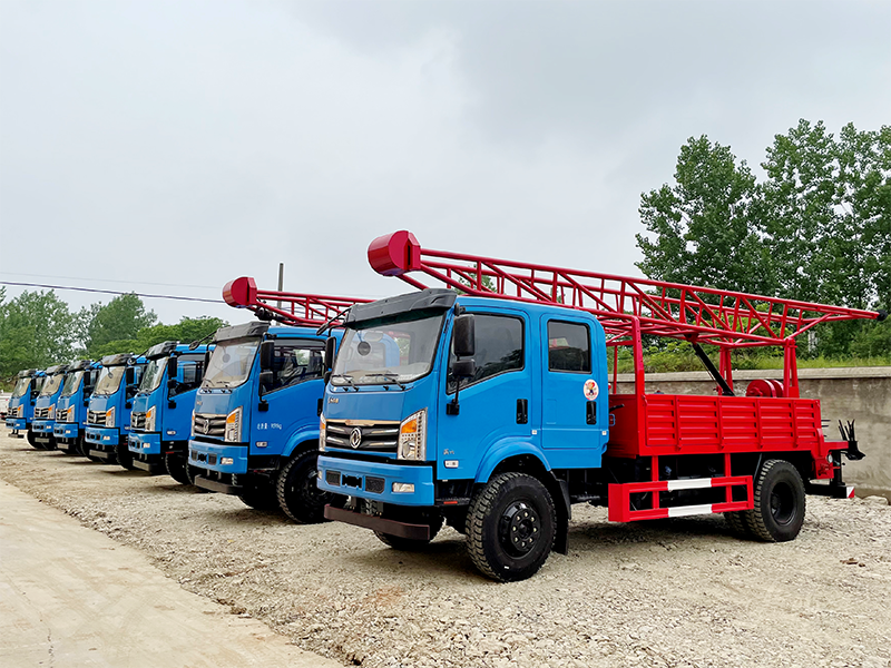 東風(fēng)華神雙排座3型汽車鉆機(jī)