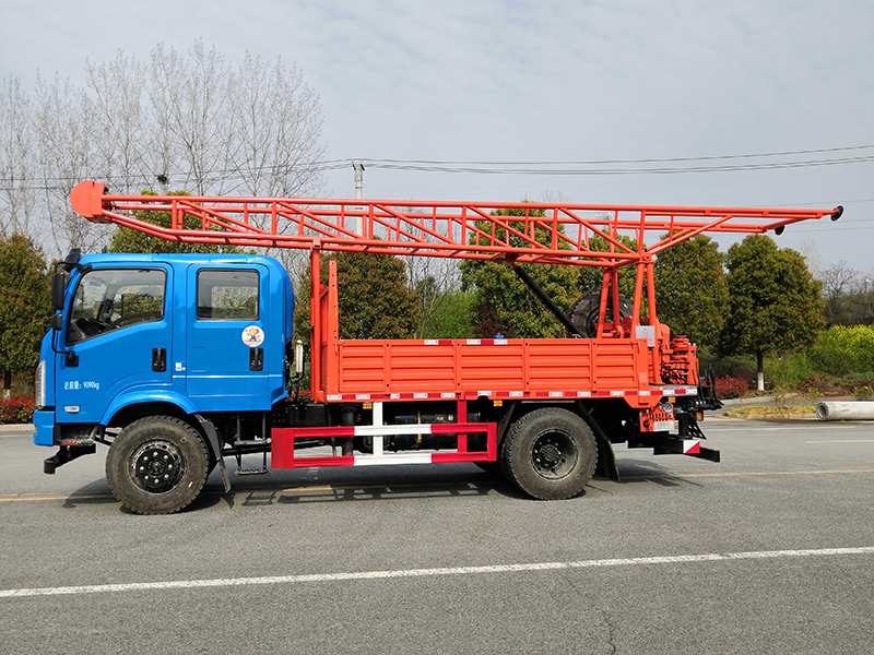 東風(fēng)華神雙排座3型汽車鉆機(jī)