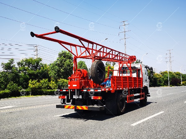 三環(huán)原裝四驅(qū)六缸汽車鉆機